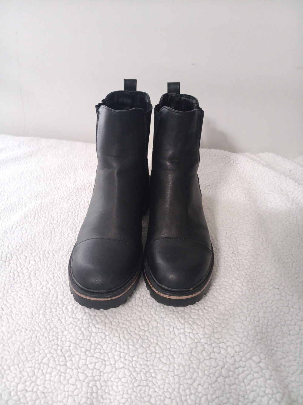 Journee Collection Mirette Lug Sole Chelsea Boots Size 9.5 Black